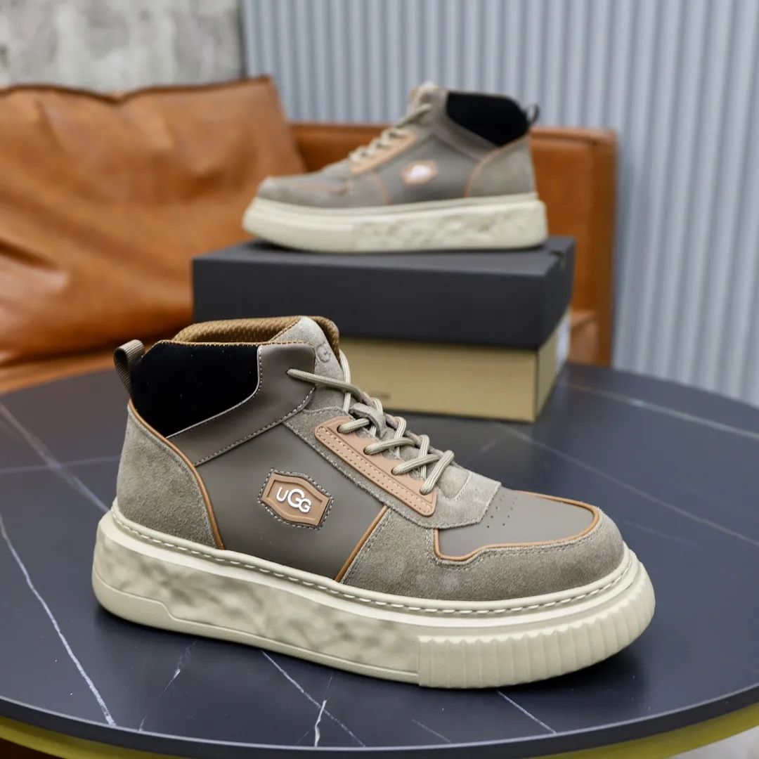 Ex-factory price: 620💰Thick wool imported from Australia Brand: UGG genuine purchase Size: 39-44 Grade: Official website 1:1 Material: First layer of genuine leather waterproof and antifreeze upper Real wool lining Original non-slip soft wear-resistant outsole Style category: Men's casual shoes Trendy style Comfortable on the feet Color: Official website color synchronization
